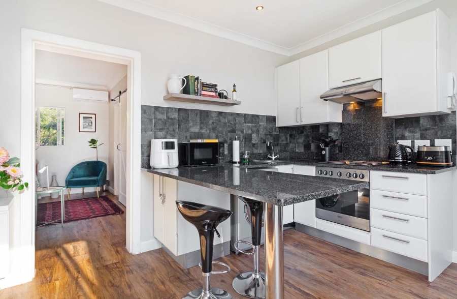 1 Bedroom Property for Sale in Vredehoek Western Cape